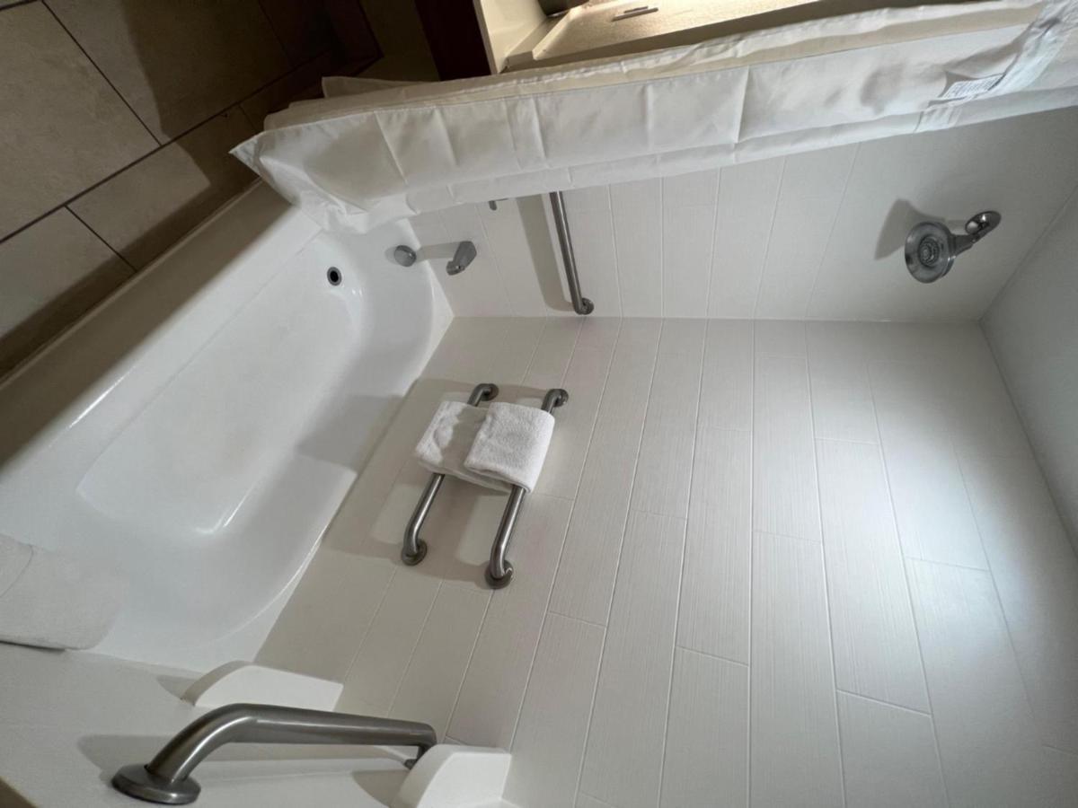 Holiday Inn Express Hotel & Suites Lake Elsinore By Ihg Eksteriør billede