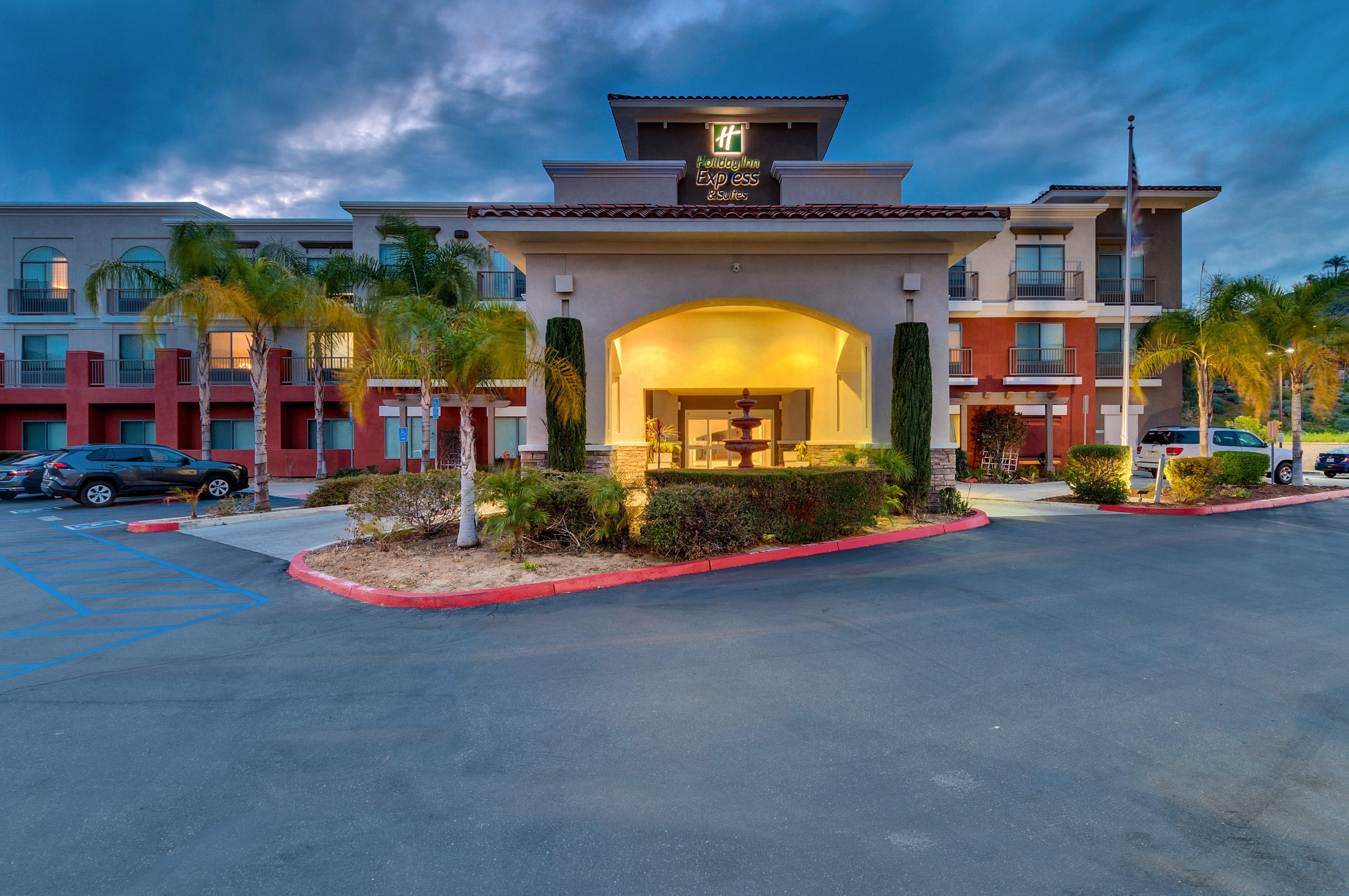Holiday Inn Express Hotel & Suites Lake Elsinore By Ihg Eksteriør billede