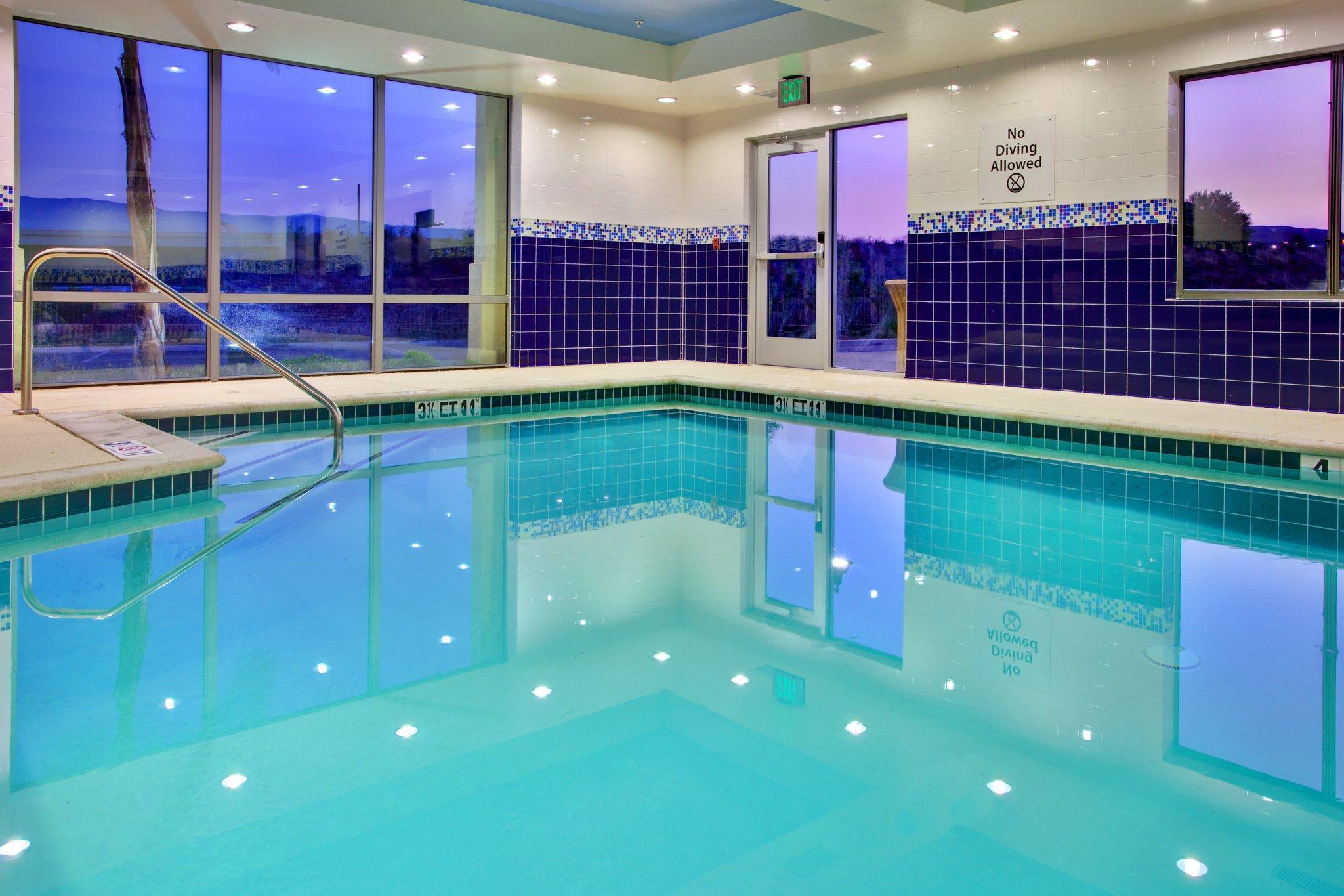 Holiday Inn Express Hotel & Suites Lake Elsinore By Ihg Eksteriør billede