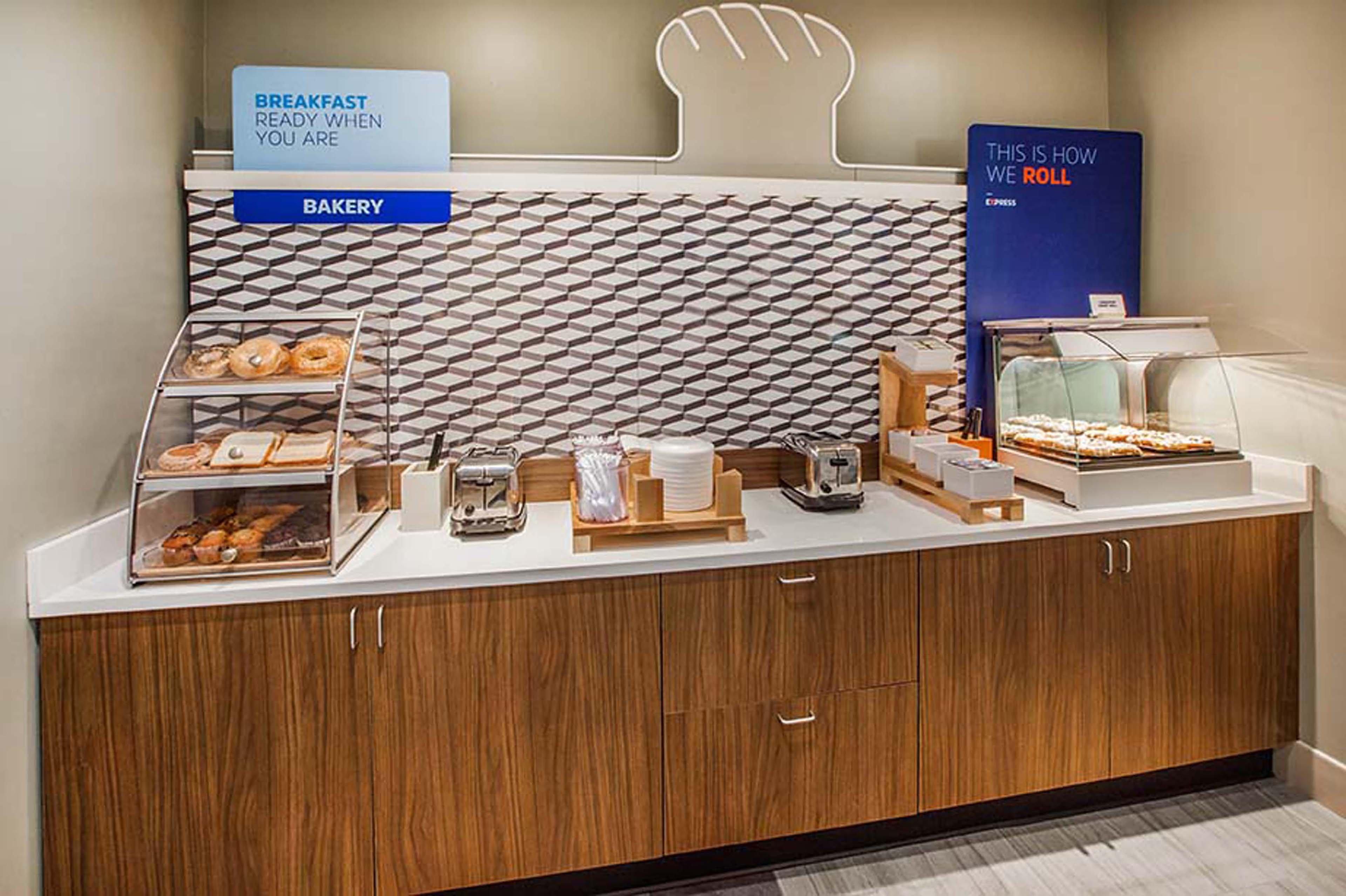 Holiday Inn Express Hotel & Suites Lake Elsinore By Ihg Eksteriør billede